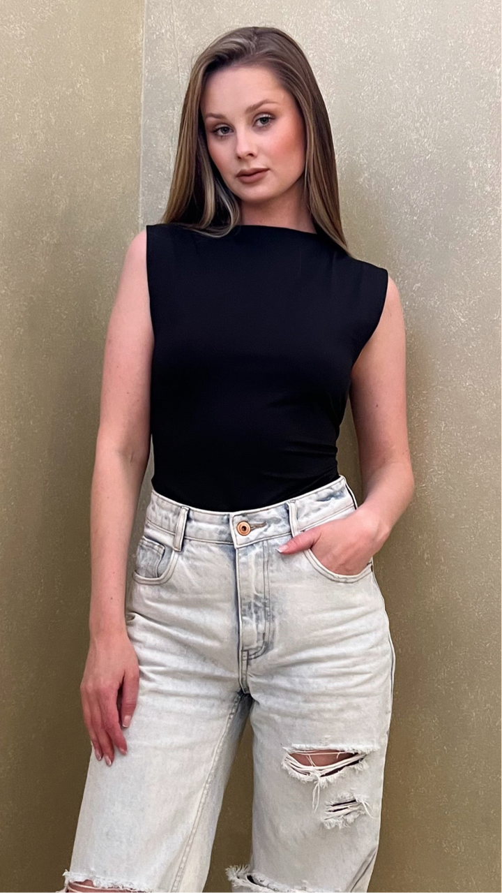 basic top in black